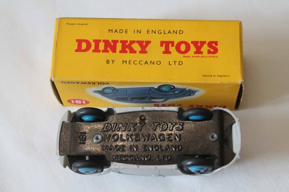 Dinky Toys 181 Volkswagen Beetle-base
