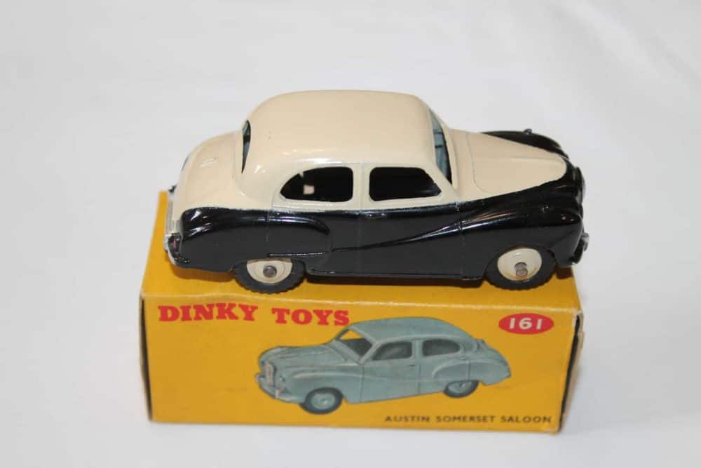 Dinky Toys 161 Austin Somerset Late Issue-side