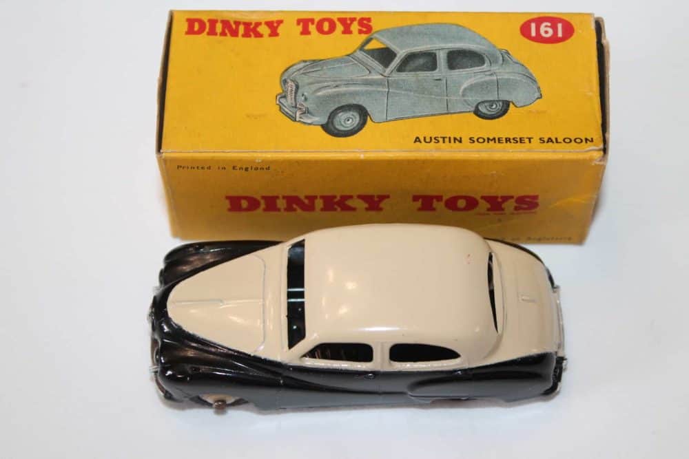 Dinky Toys 161 Austin Somerset Late Issue-top
