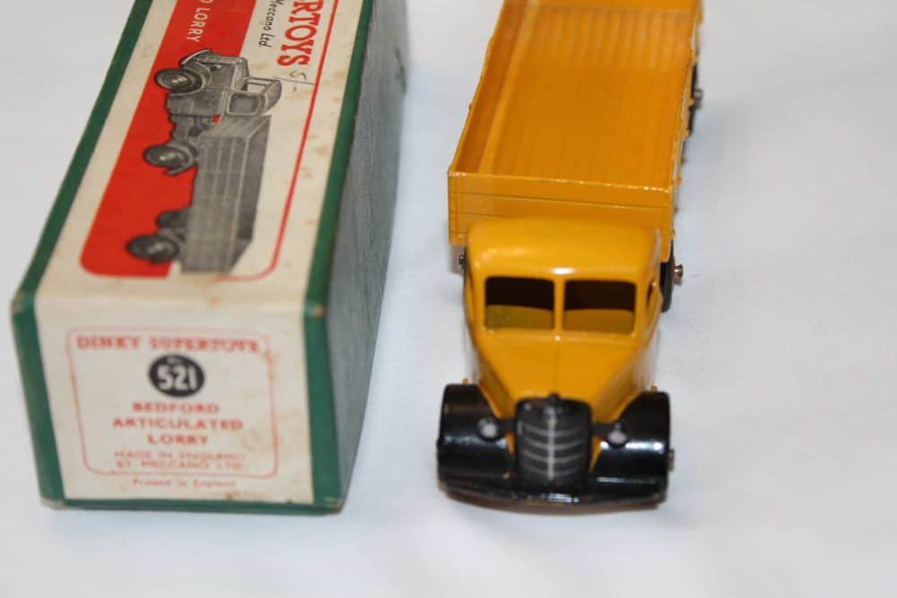 Dinky Toys 521 Bedford Articulated Lorry-front