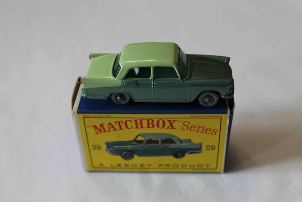 Matchbox Toys 29B Austin A55 Cambridge-side