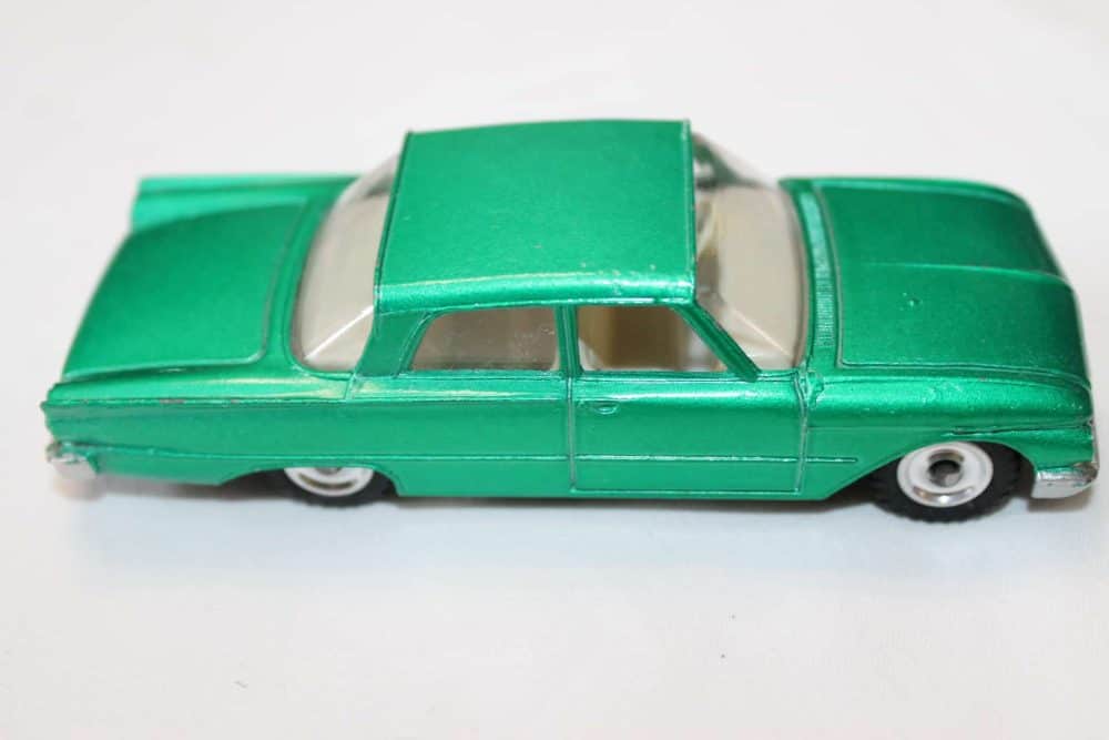 Dinky Toys 148 Ford Fairlane. Emerald Green-side
