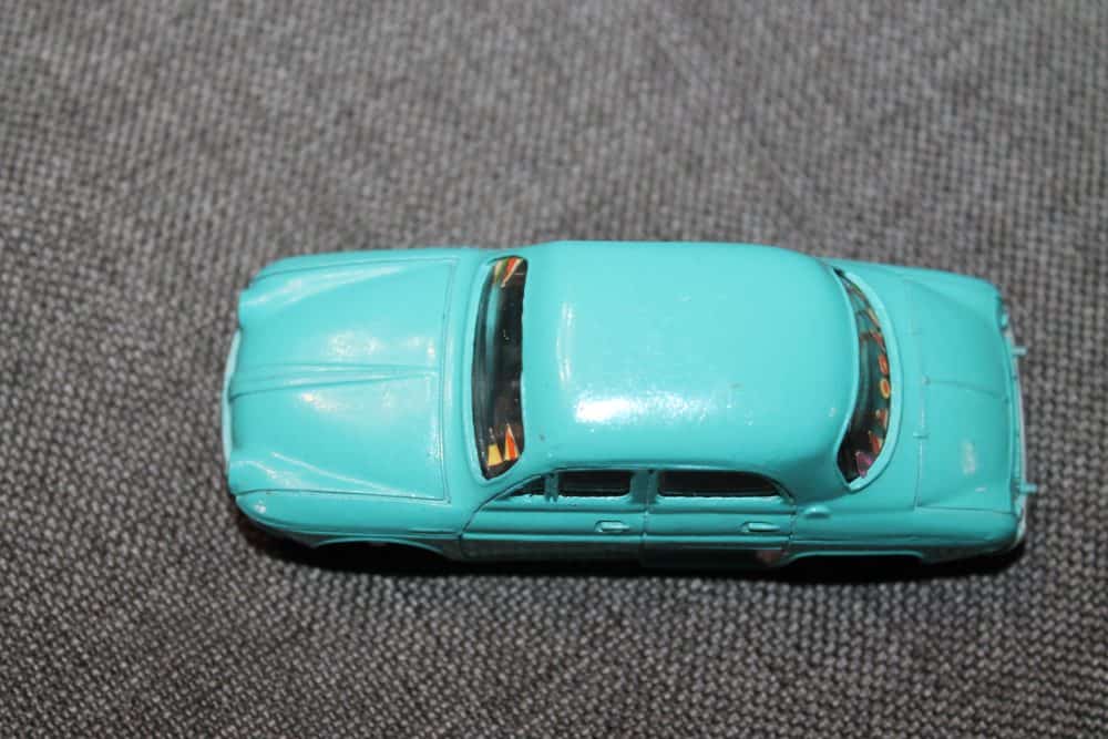 renault-dauphine-blue-windows-french-dinky-524-top
