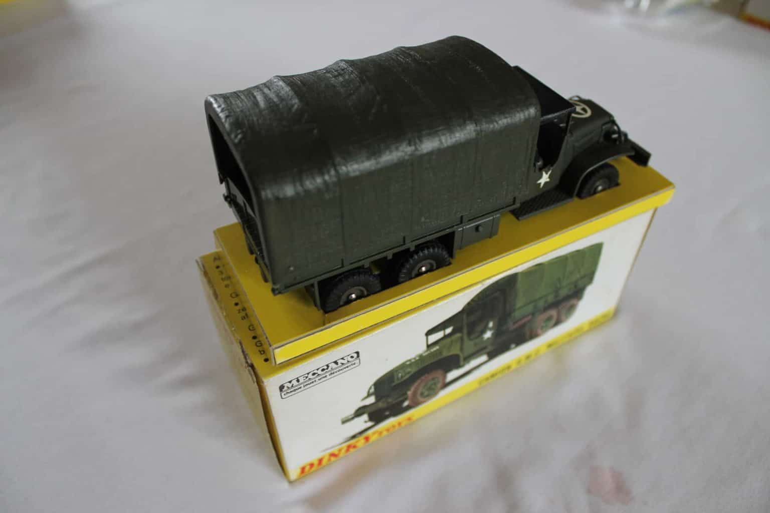 DINKY TOYS n°809 Camion GMC Bâché complet. (boite 823) (en l