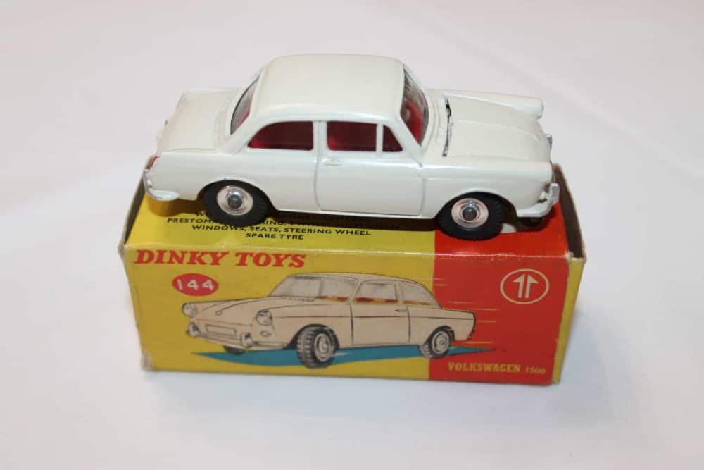 Dinky Toys 144 Volkswagen 1500-side