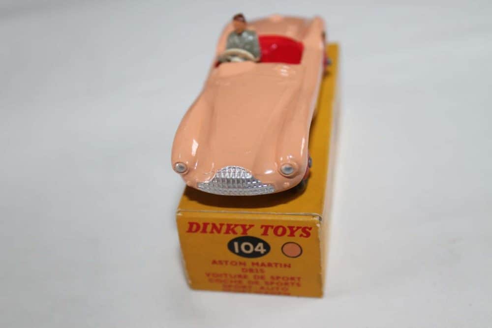 Dinky Toys 104 Aston Martin DB3S-front