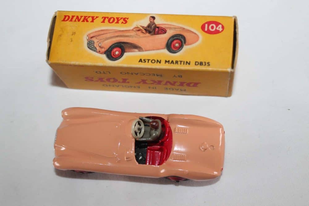 Dinky Toys 104 Aston Martin DB3S-top