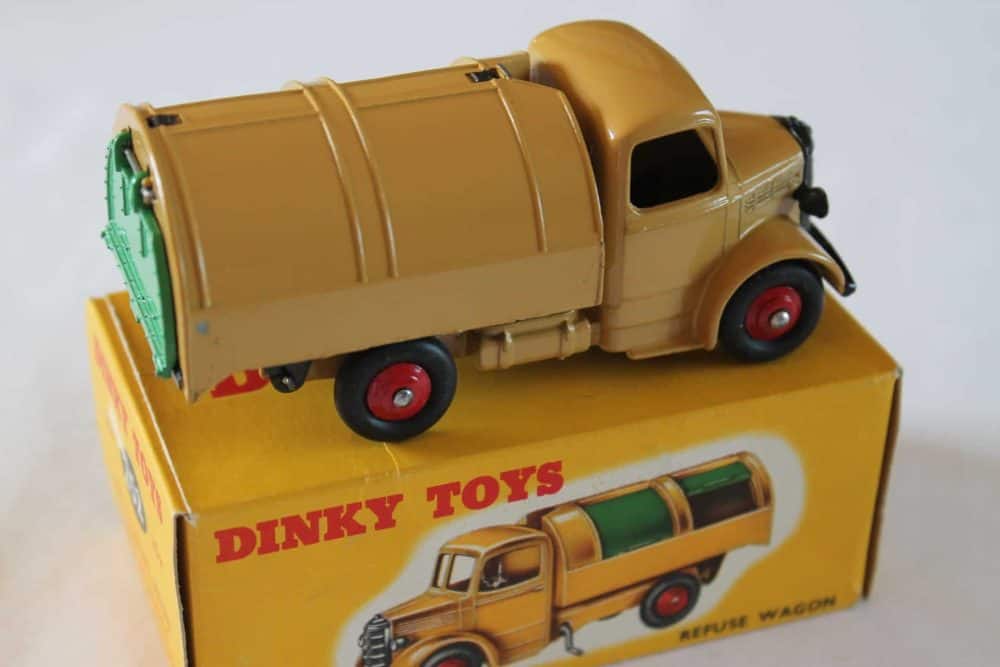 Dinky Toys 252 Refuse Wagon-side