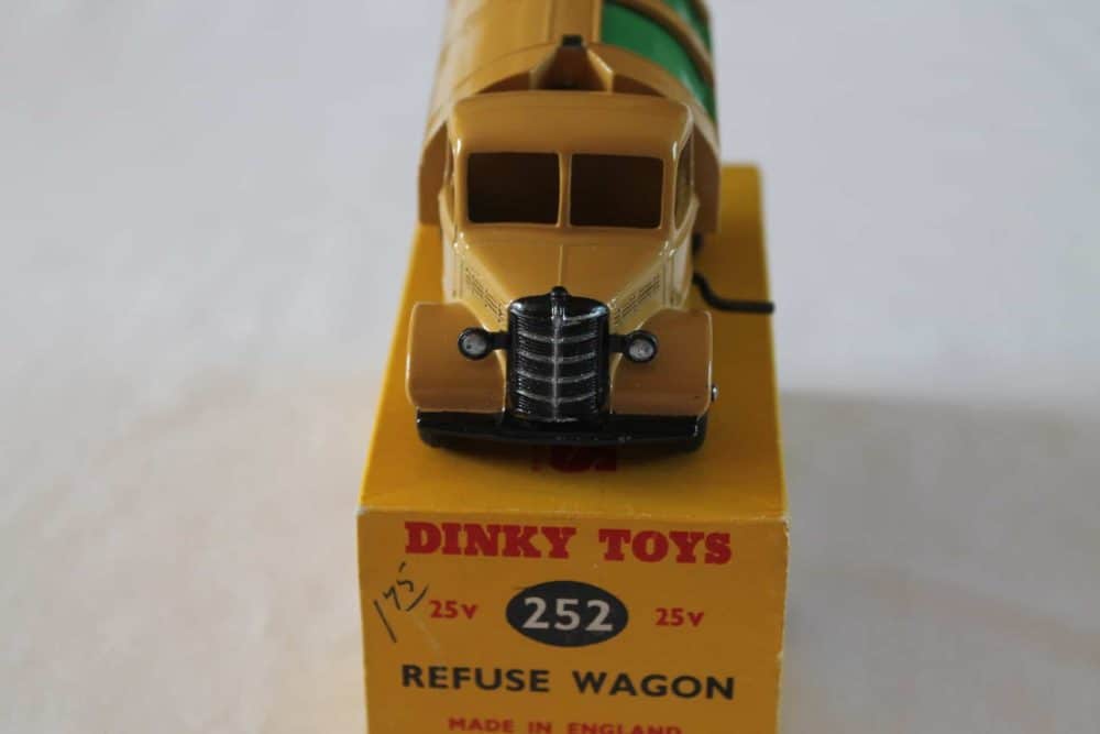 Dinky Toys 252 Refuse Wagon-front