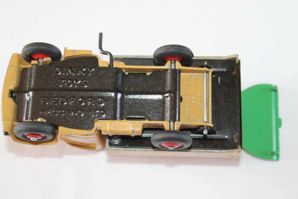 Dinky Toys 252 Refuse Wagon-base