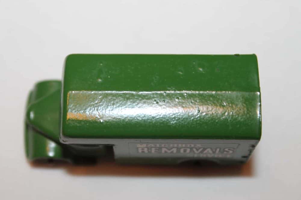 removals-van-dark-green-no-silver-radiator-matchbox-17b-top