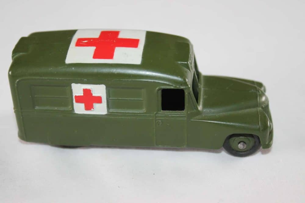 Dinky Toys 624 Daimler Military Ambulance-side