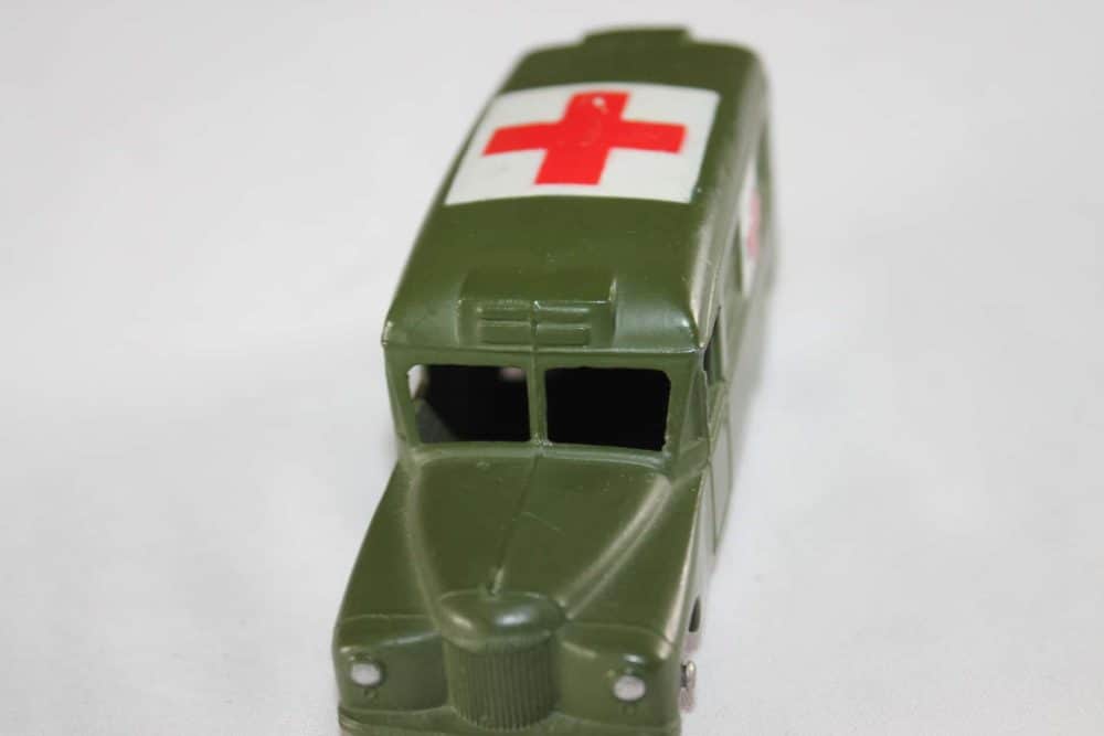 Dinky Toys 624 Daimler Military Ambulance-front