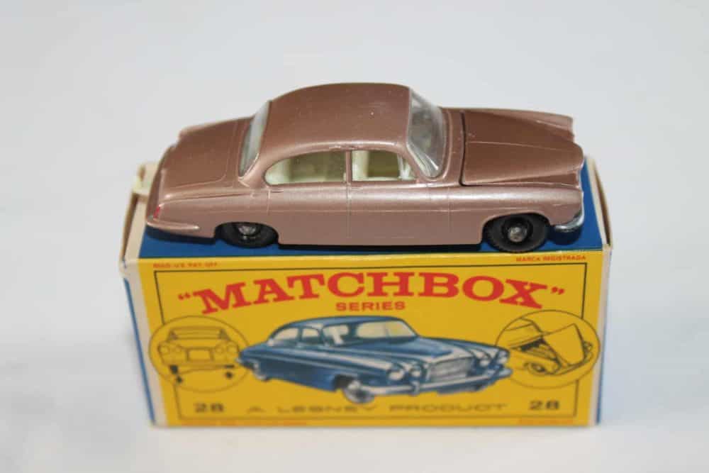 Matchbox Toys 28C Jaguar Mark X-side