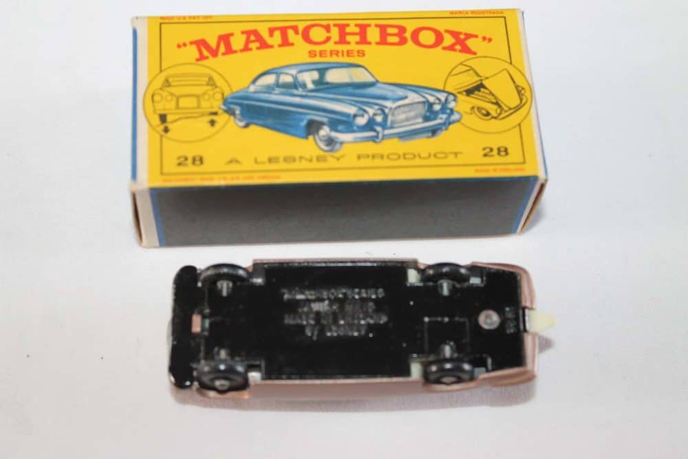 Matchbox Toys 28C Jaguar Mark X-base