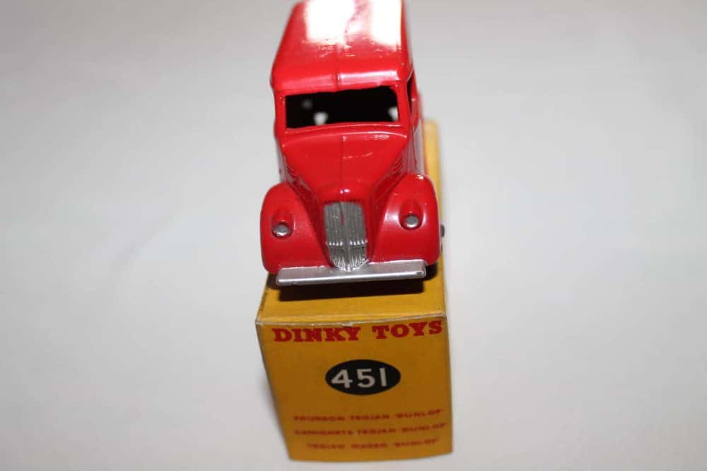 Dinky Toys 451 Trojan 'Dunlop' Van-front