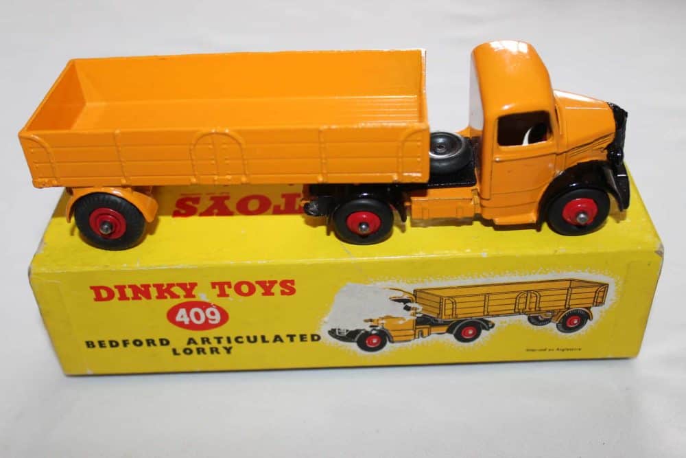 Dinky Toys 409 Bedford Artic Lorry-side