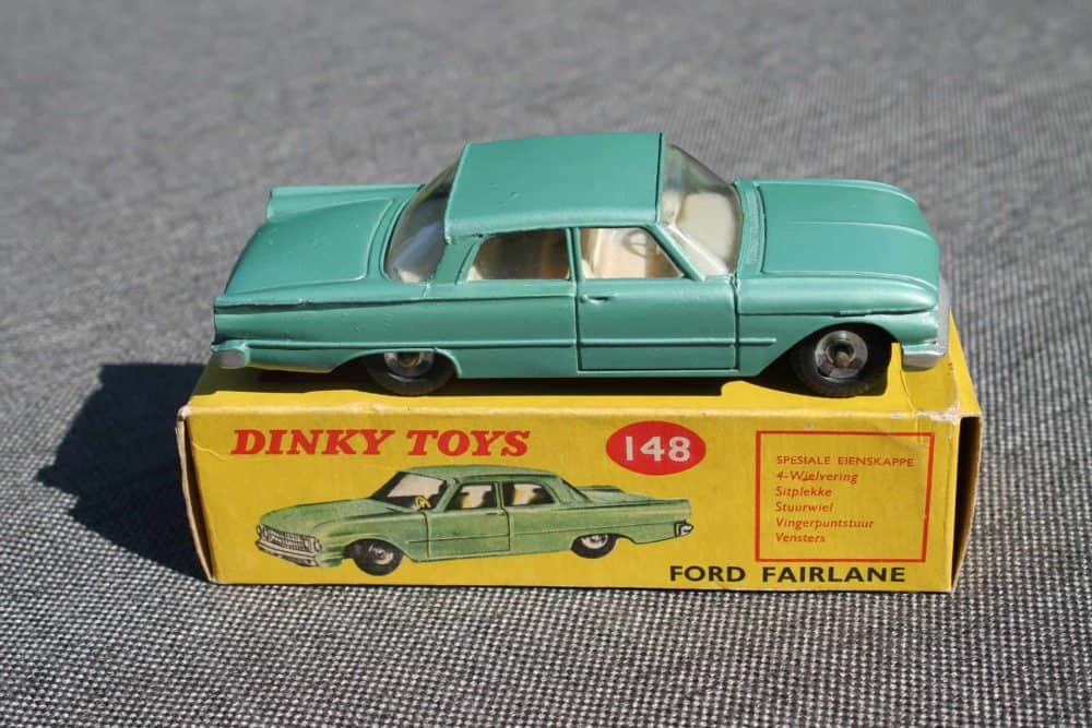 Dinky Toys 148 Ford Fairlane. Silver-Green-side