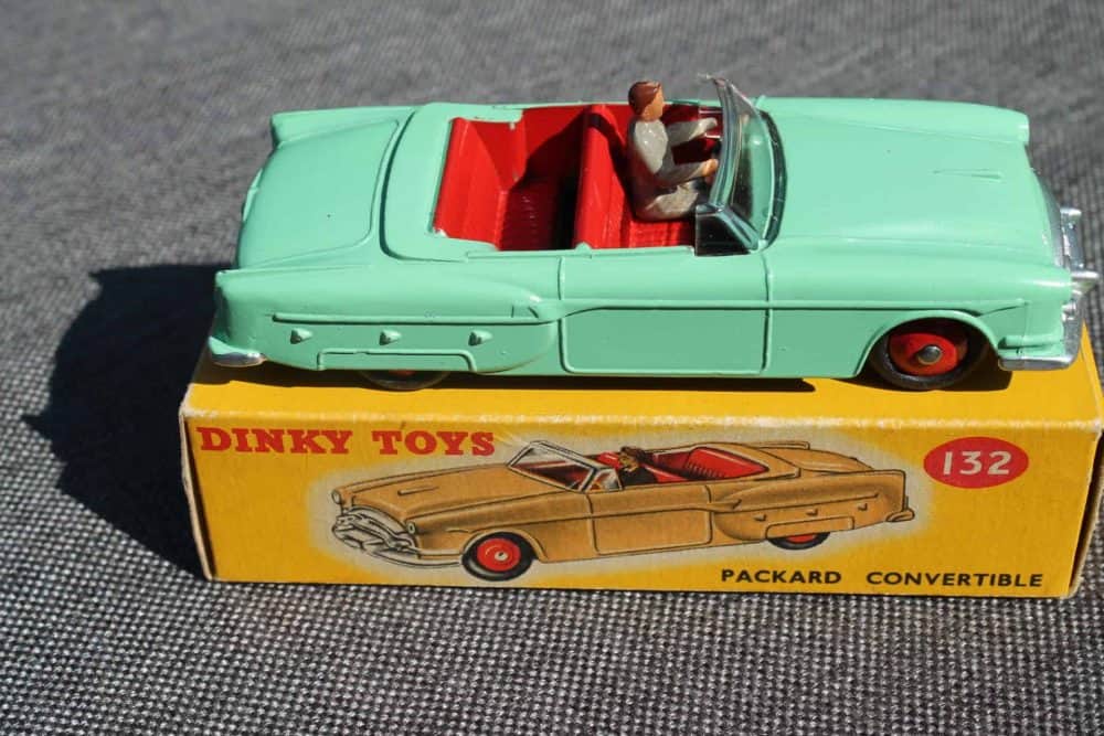 Dinky Toys 132 Packard Convertible-side