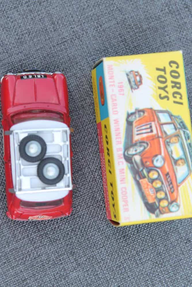 Corgi Toys 339 1967 Monte Carlo Winner B.M.C. Mini Cooper-top