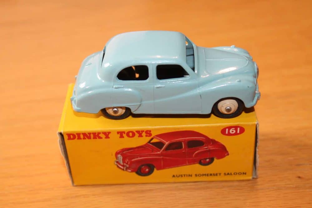 Dinky Toys 161 Austin Somerset-side