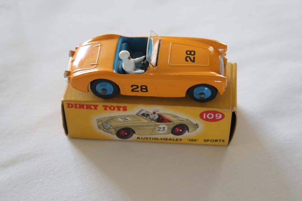 Dinky Toys 109 Austin Healey Competition-side