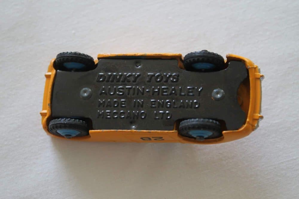 Dinky Toys 109 Austin Healey Competition-base
