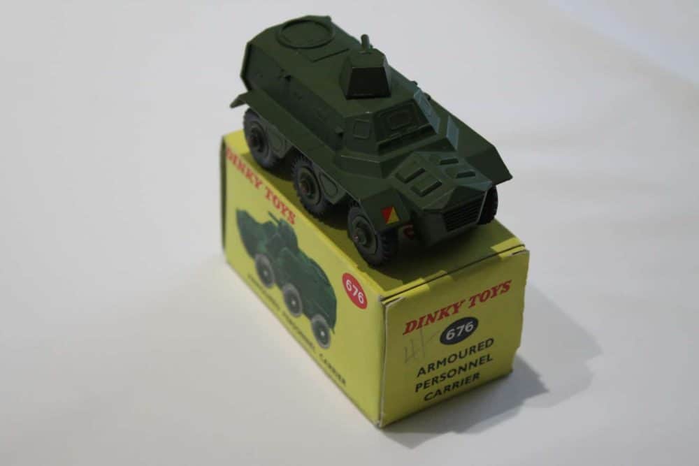 Dinky Toys 676 Armoured Personnel Carrier-FRight