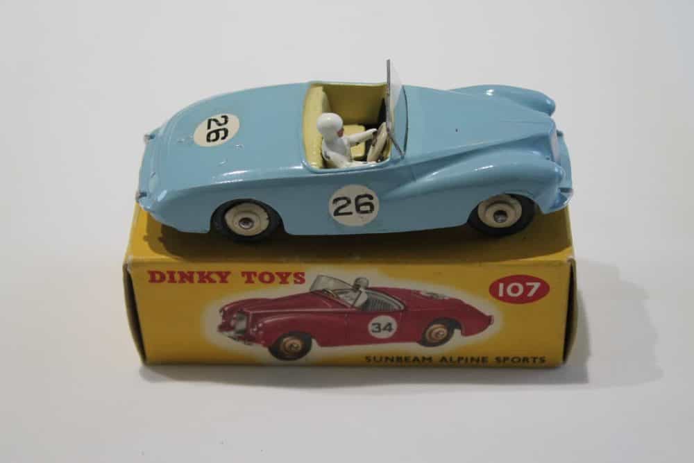 Dinky Toys 107 Sunbeam Alpine Competition-side
