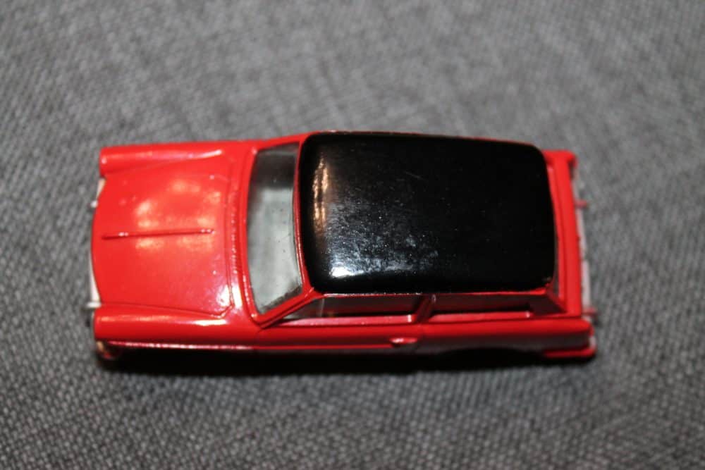 austin-a40-mechanical-scarce-red-and-black-corgi-toys-216m-top