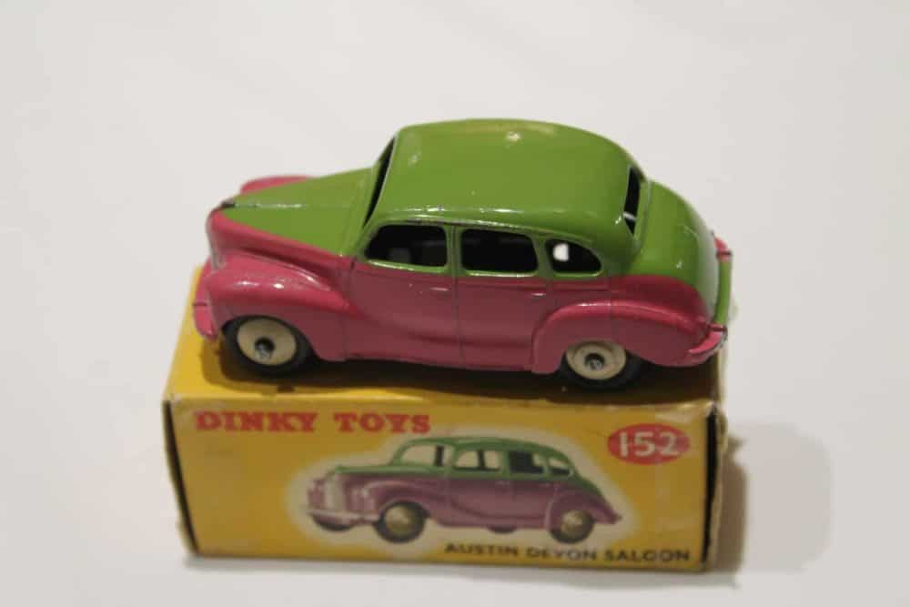 austin-devon-152-dinky-toys-lime-and-cerise-and beige-wheels