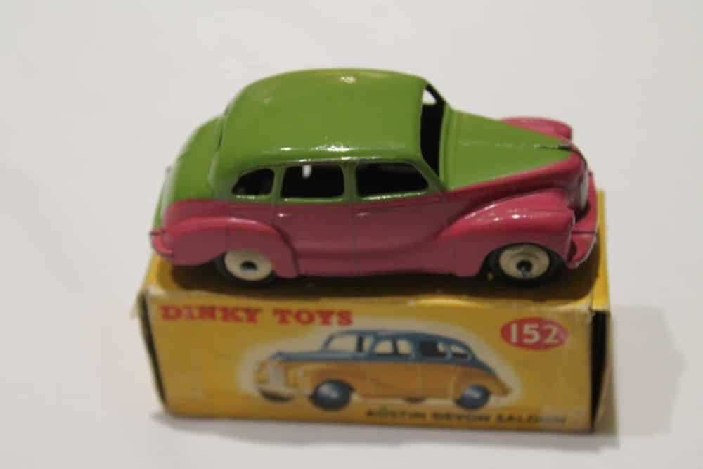 austin-devon-152-dinky-toys-lime-and-cerise-and beige-wheels-side