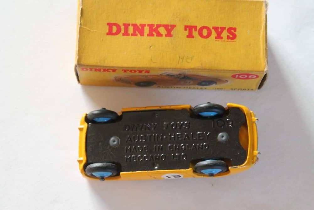 Dinky Toys 109 Austin Healey Competition-base