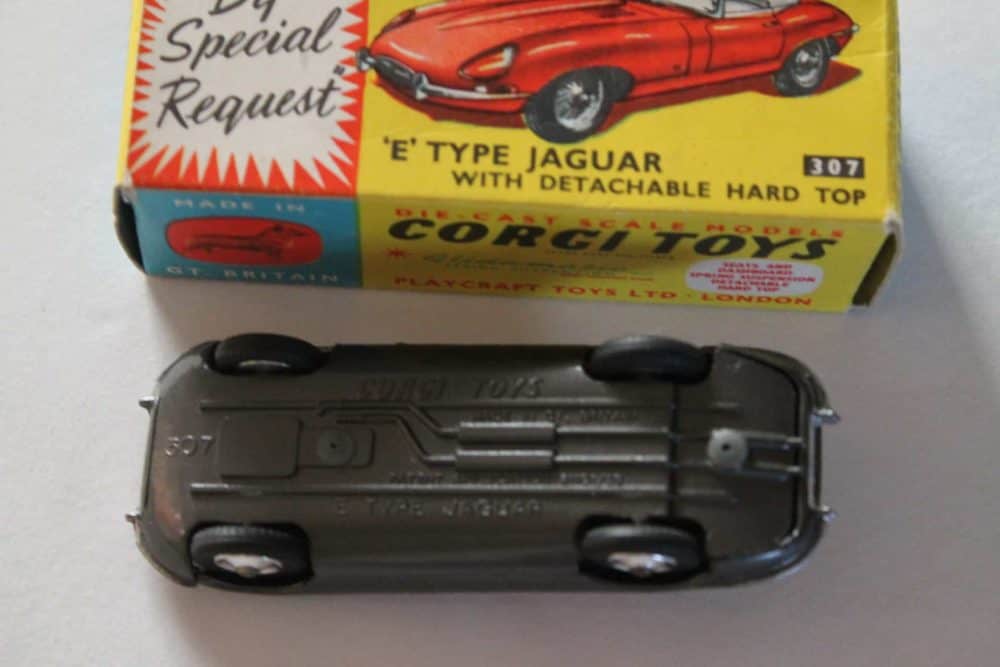 Corgi Toys 307 'E' Type Jaguar Hard Top-base