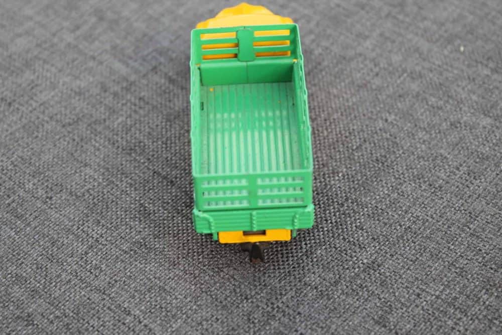 farm-produce-wagon-yellow-and -green-dinky-toys-30n-back