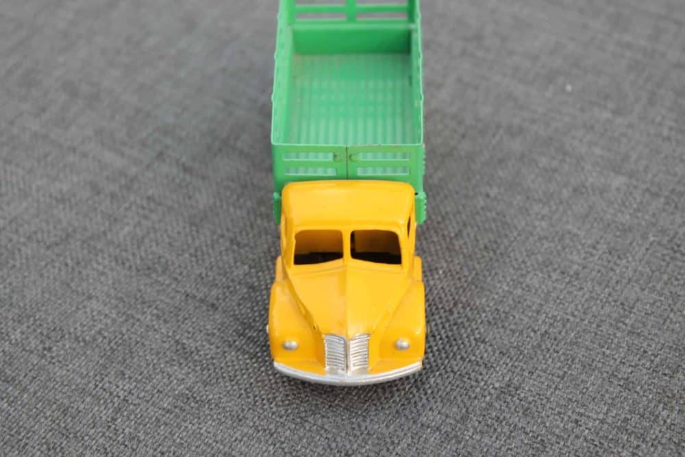 farm-produce-wagon-yellow-and -green-dinky-toys-30n-front