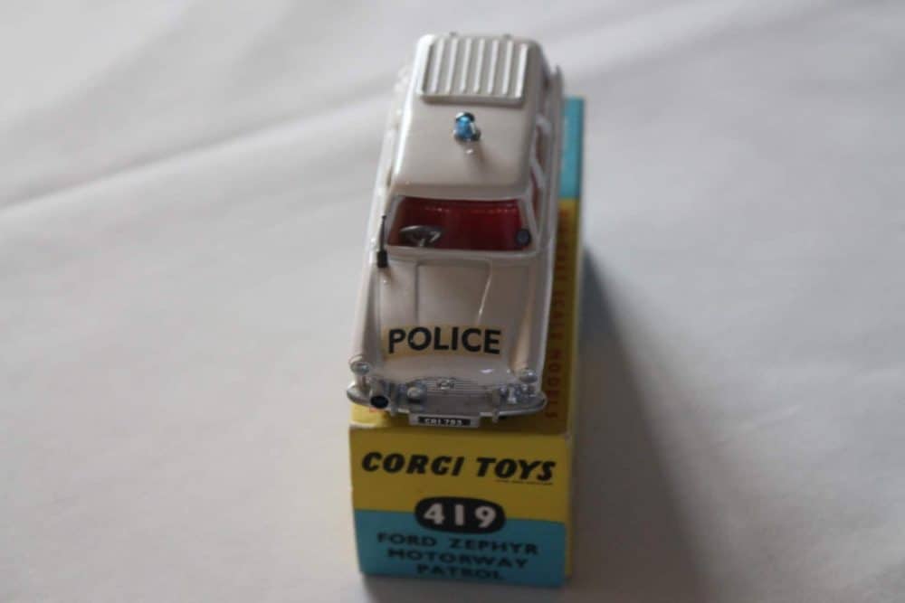 Corgi Toys 419 Ford Zephyr Motorway Patrol-front