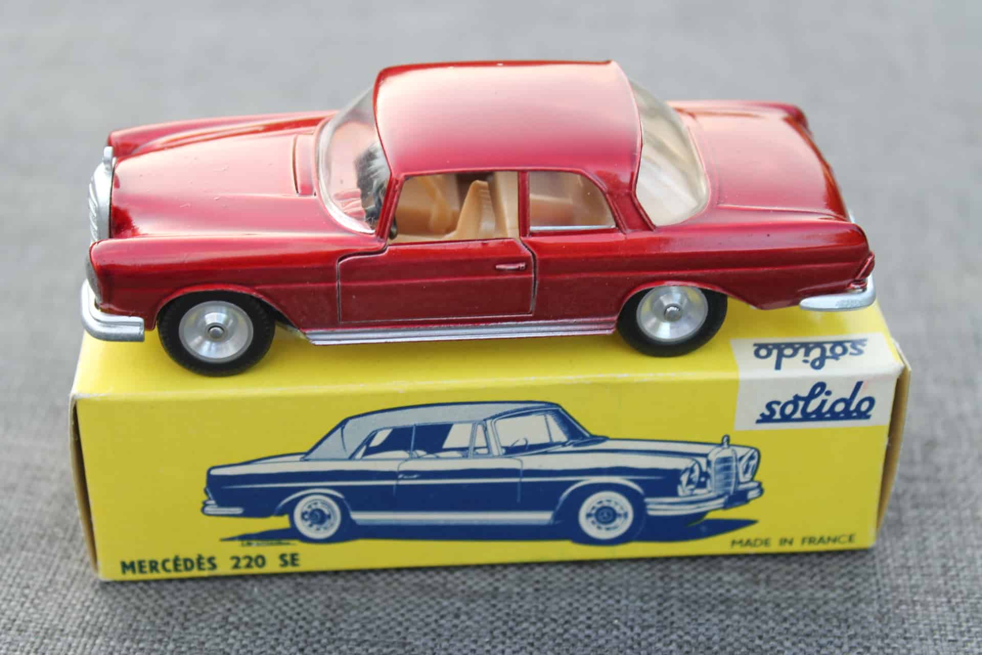 Solido Toys 126 Mercedes Benz 220 SL - Diecast