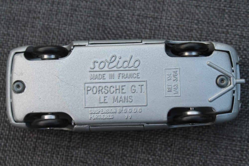 Solido Toys 134 Porsche Le Mans 8 Cylinder-base