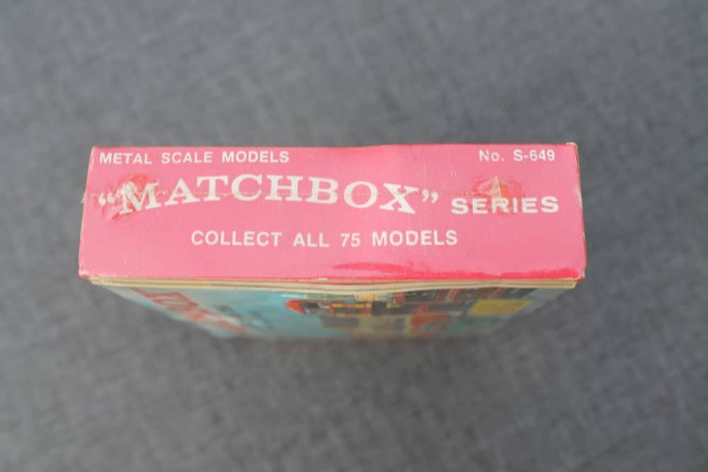 s-649-rare-matchbox-gift-set-six-models-and-1966-catalogue-end