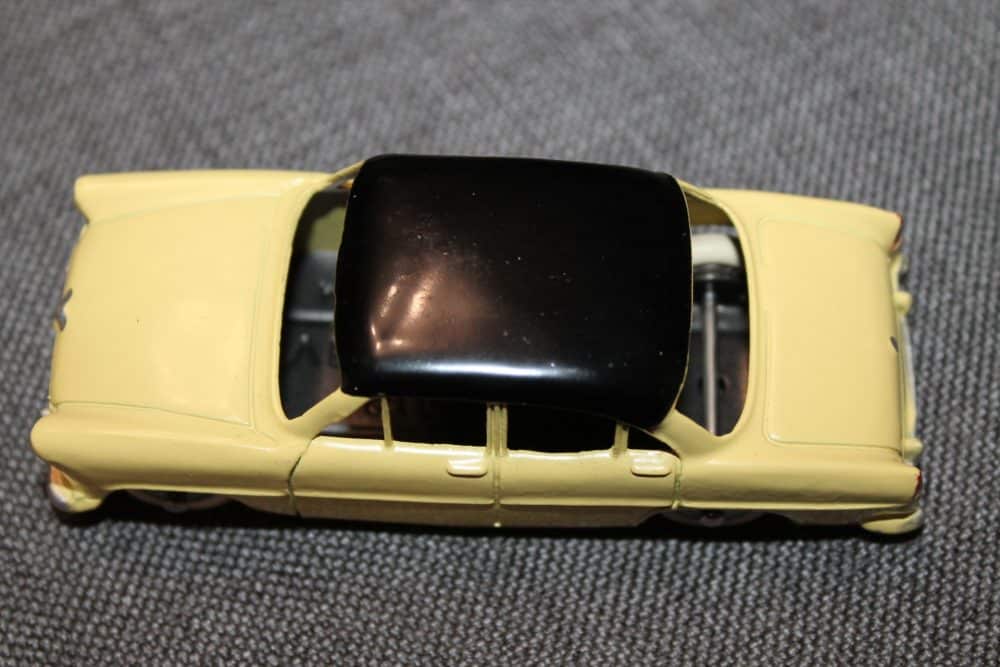 simca-versailles-lemon-and-black-french-dinky-24z-top
