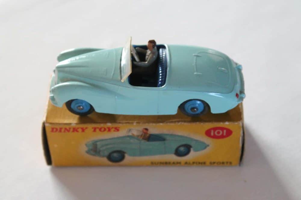 Dinky Toys 101 Sunbeam Alpine Tourer