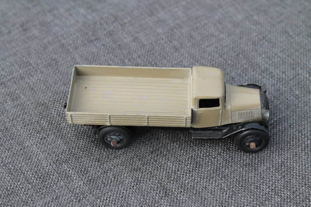 wagon-25a-dinky-toys-type-3-taupe-black-wheels-side
