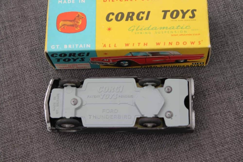 ford-thunderbird-hardtop-graphite-grey-and-red-roof-corgi-toys-214s-base