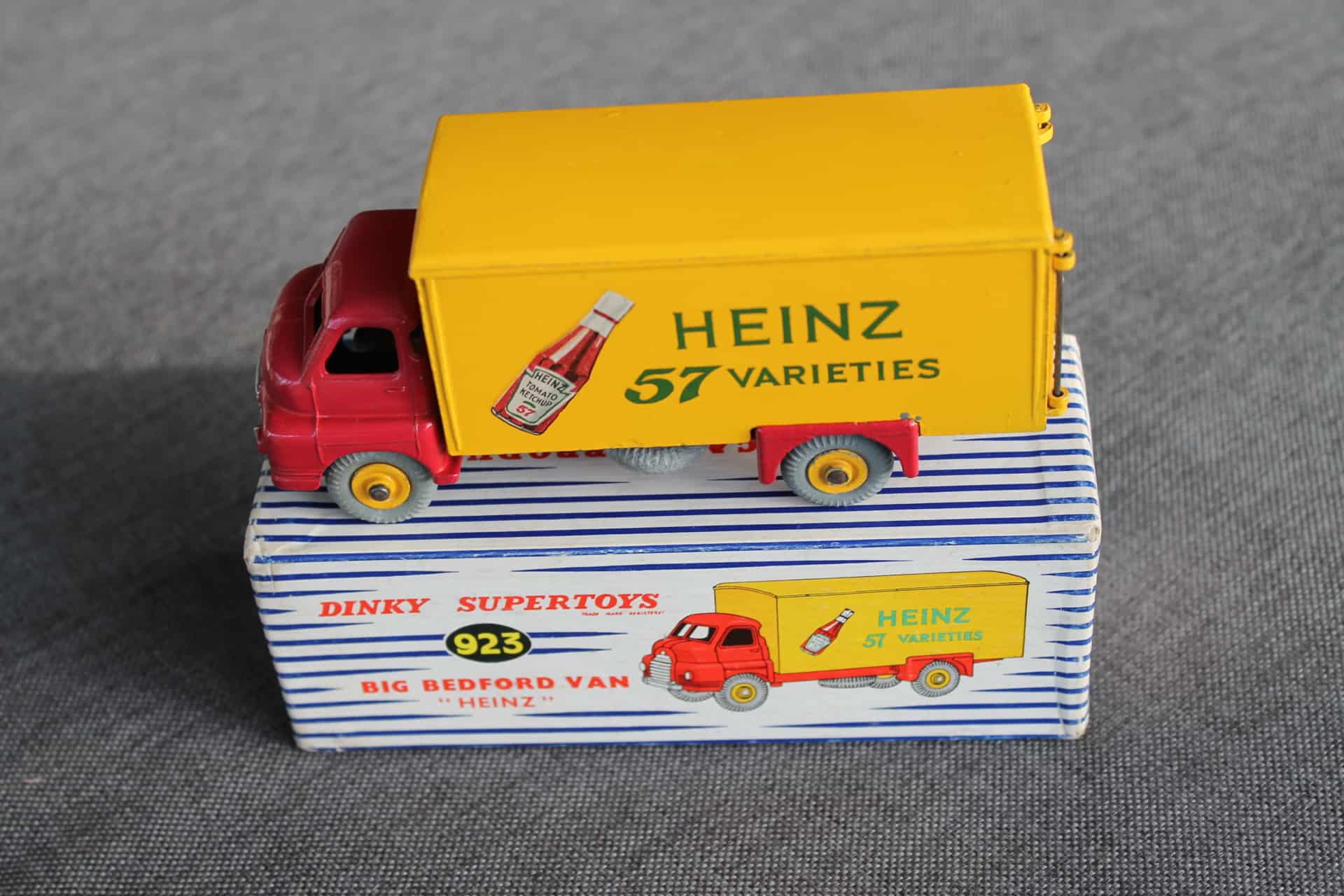 Dinky Toys 923 Big Bedford Heinze Sauce Van - Diecast