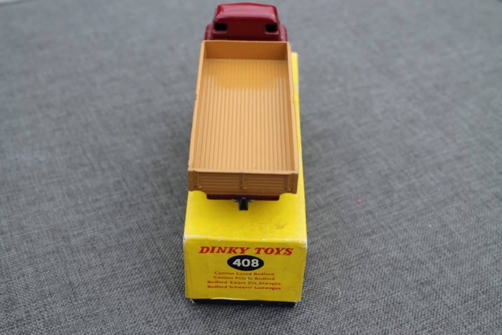 big-bedford-lorry-maroon-and-tan-and-cream-wheels-dinky-toys-522-back