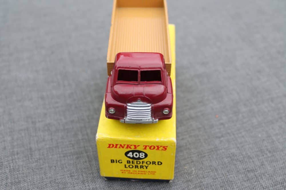 big-bedford-lorry-maroon-and-tan-and-cream-wheels-dinky-toys-522-front