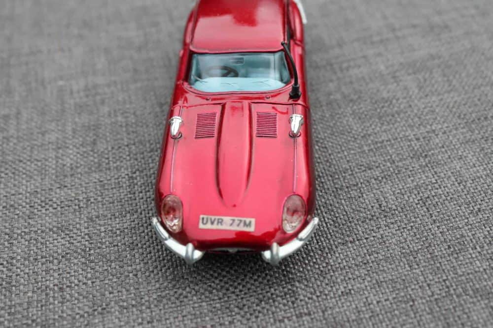 e-type-jaguar-scarce-metallic-red-speed-wheels-dinky-toys-131-front
