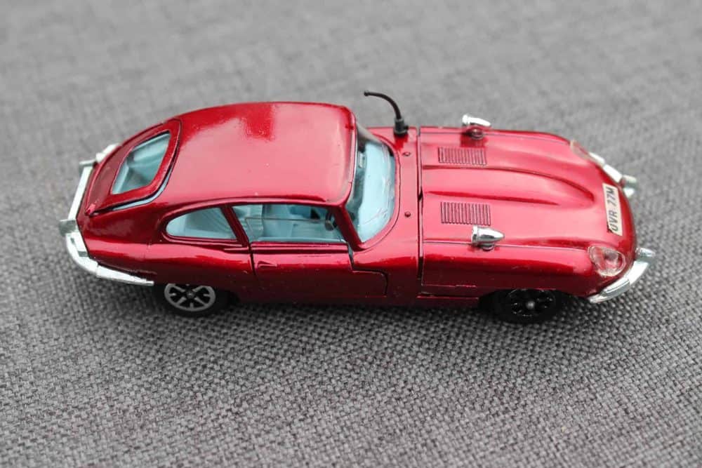 e-type-jaguar-scarce-metallic-red-speed-wheels-dinky-toys-131-right-side