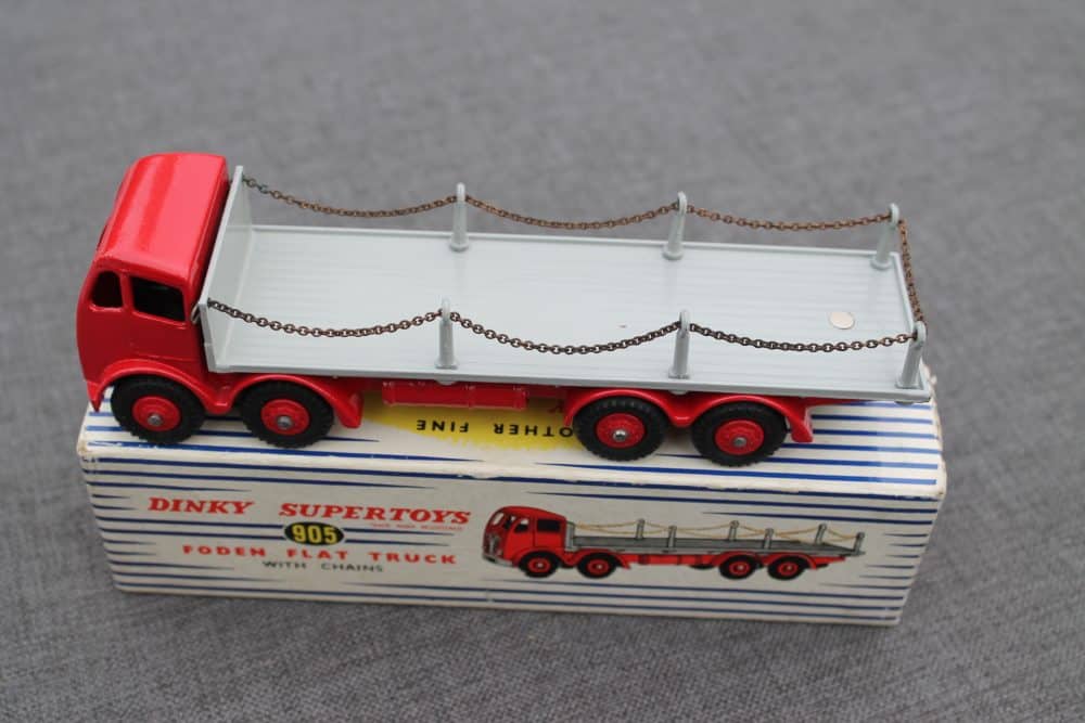 foden-2nd-cab-chain-lorry-red-and-grey-red-plastic-wheels-rivet-back-dinky-toys-905